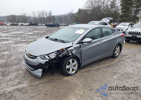 2013 Hyundai Elantra Gls z USA, uszkodzony, nr VIN KMHDH4AE6DU939577